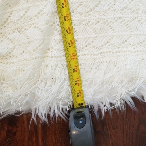 David and Young Pullover Shawl - Picture 6 of 6